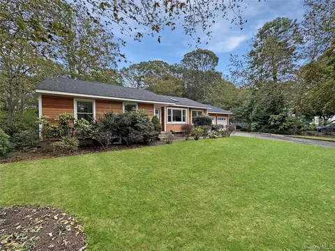 12 Ida Ln, Riverhead, NY 11901