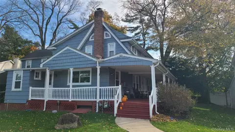 2 Addison Ln, Greenvale, NY 11548