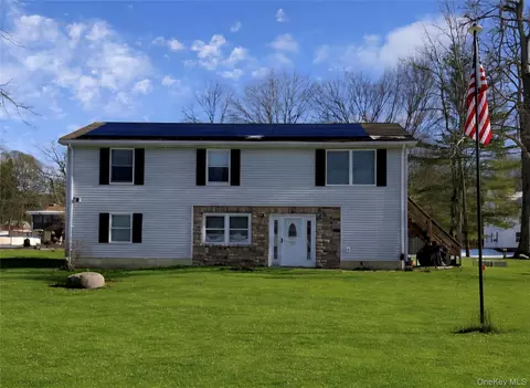 184 Quaker St, Wallkill, NY 12589