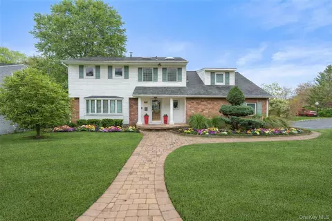 69 Lauren Ave, Dix Hills, NY 11746