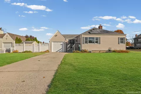 63 Cedar Ave, Farmingdale, NY 11735