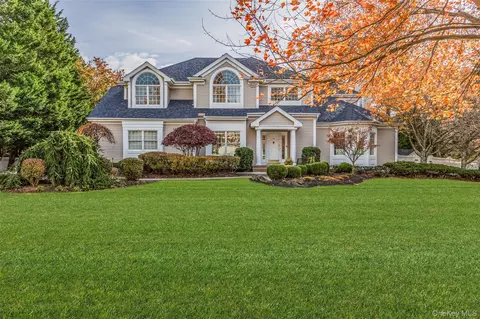 16 Ashley Loop, Northport, NY 11768