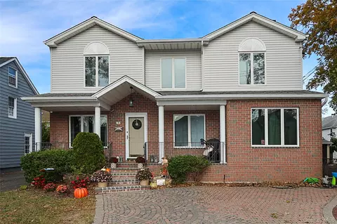 83 Lexington Ave, North Hempstead, NY 11590