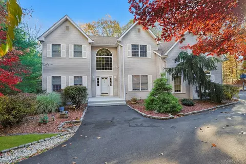 2 Parkside Ct, Ramapo, NY 10970