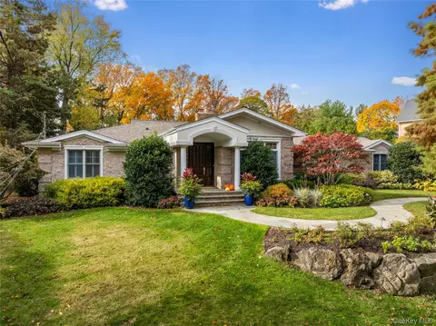 12 Orchard Dr, Woodbury, NY 11797