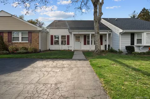 49 Freedom Ln, Coram, NY 11727