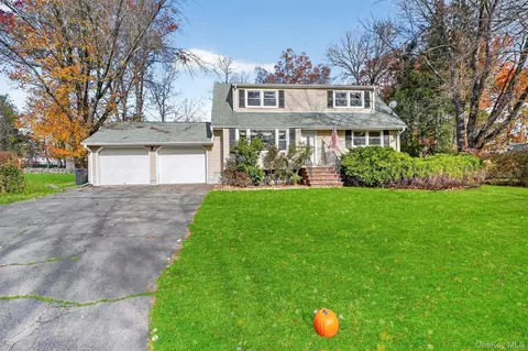 34 Poplar St, Clarkstown, NY 10954