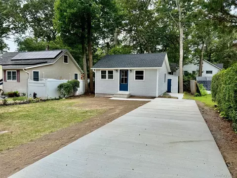 22 Lookout Dr, Sound Beach, NY 11789