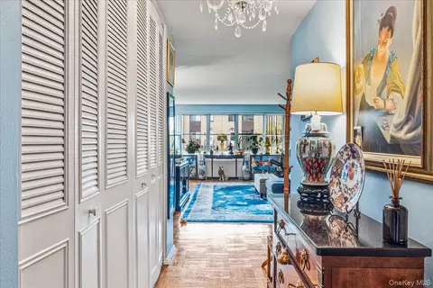 17-85 215th St #1E, New York, NY 11360