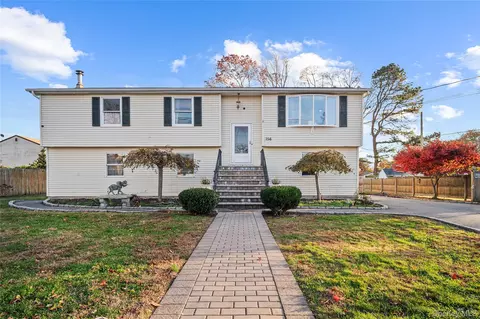156 Nicolls Rd, Wheatley Heights, NY 11798