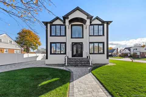 1035 Glen Dr, Franklin Square, NY 11010