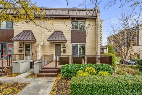17-09 215 St #TH45, Bayside, NY 11360