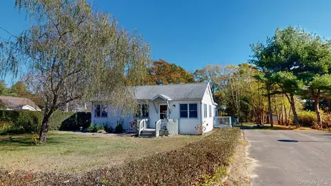 37 Bernstein Blvd, Center Moriches, NY 11934