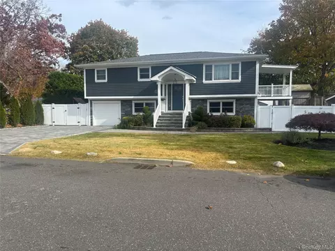 135 N 27th St, Wheatley Heights, NY 11798