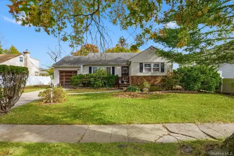 519 Chester St, Uniondale, NY 11553