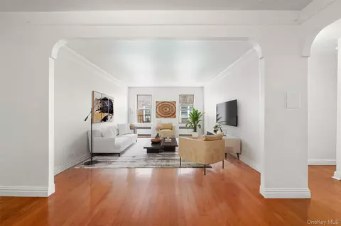 111-39 76th Rd #E7, New York, NY 11375