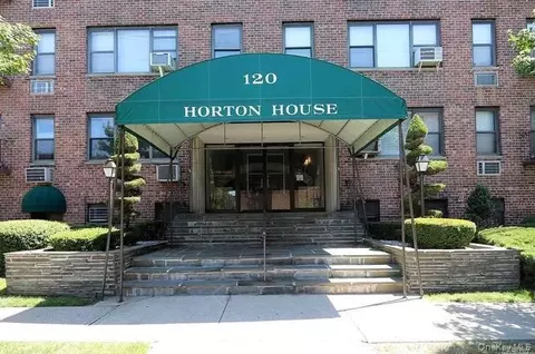 120 Horton Hwy #A9, North Hempstead, NY 11501