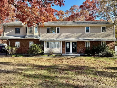 141-143 Oakdale Bohemia Rd, Oakdale, NY 11769