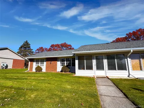 215 Woodbridge Dr #A, Ridge, NY 11961
