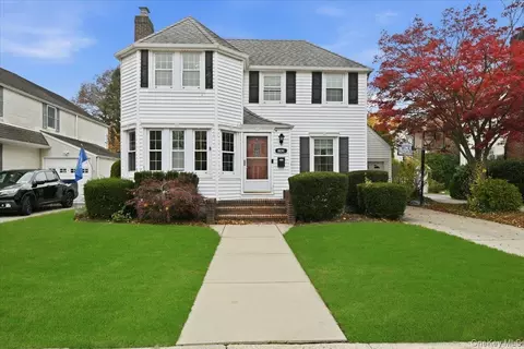 143 Bromleigh Rd, Garden City, NY 11530