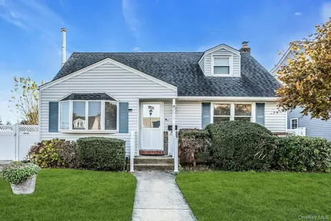 2676 Alder Ave, East Meadow, NY 11554