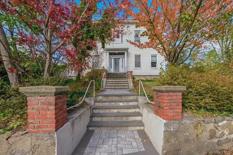 65 E 233rd St, New York, NY 10470