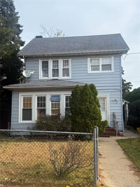 12 Washington Ct, Hempstead, NY 11550