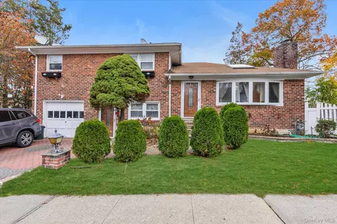 26 Humphrey Dr, Syosset, NY 11791