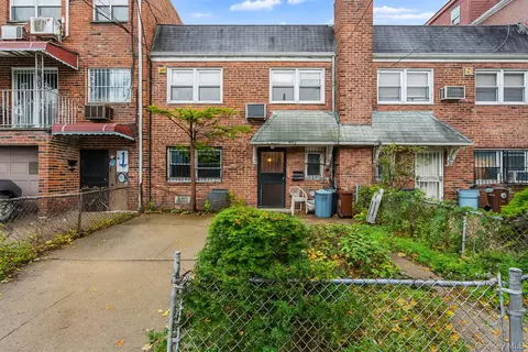 69-22 44th Ave, New York, NY 11377