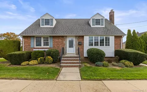 124 Kilburn Rd S, West Hempstead, NY 11552