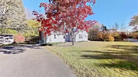 25 Hawthorne St, Mount Sinai, NY 11766