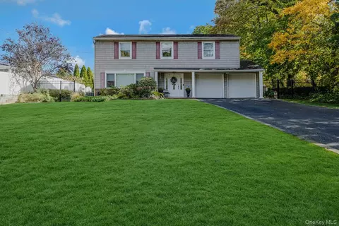89 Walnut St, Lake Grove, NY 11755