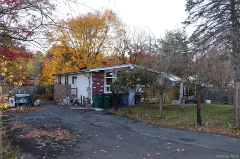 5 Carrie Ln, Clarkstown, NY 10954