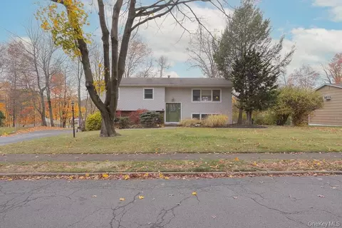 8 Durant Rd, Clarkstown, NY 10956