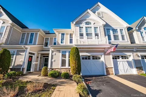 22 Sonata Ct, Lake Grove, NY 11755