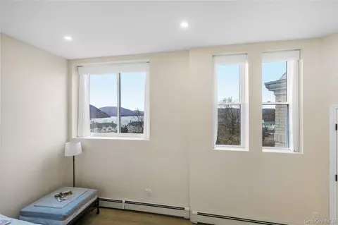 Bedroom - 16 Waterview Est, Peekskill, NY 10566 photo 3 of 4