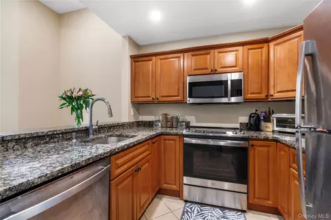 Kitchen - 16 Waterview Est, Peekskill, NY 10566 photo 2 of 2