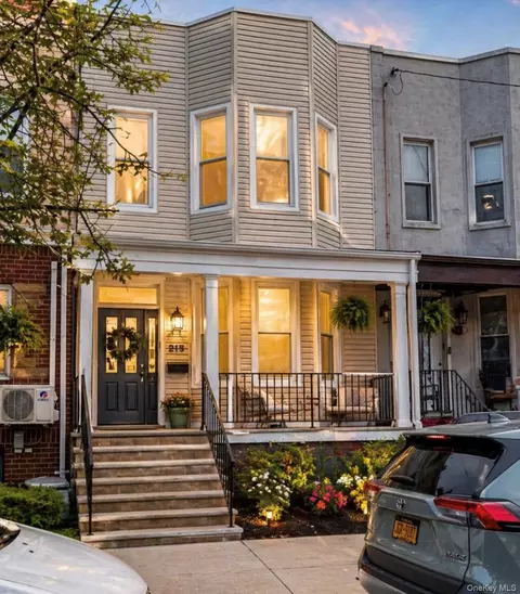 79-23 67 Dr, New York, NY 11379