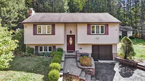 135 Barrett Hill Rd, Kent, NY 10512