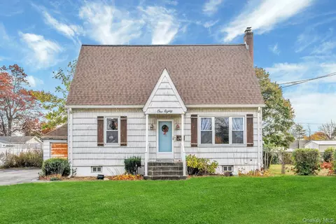 180 Thomas St, Brentwood, NY 11717
