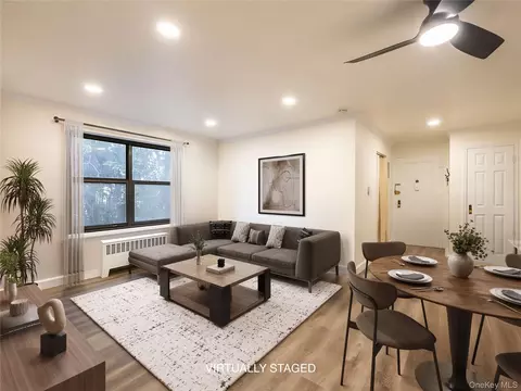 1 E Mill Dr #1H, North Hempstead, NY 11021