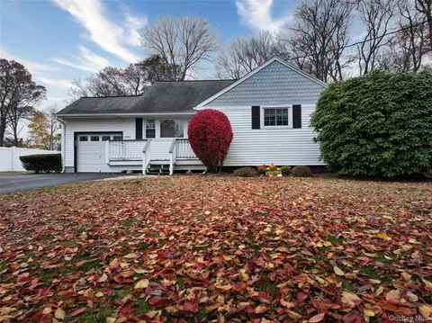 3763 Briarhill St, Yorktown, NY 10547