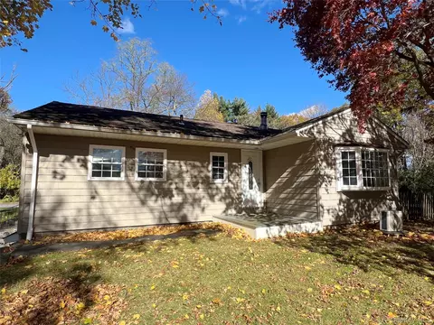 18 Chestnut Ln, Newburgh, NY 12550