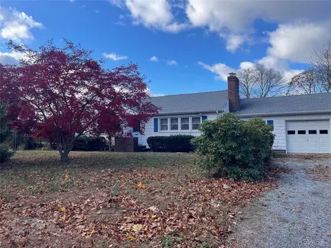 8 Atlantic Ave, Blue Point, NY 11715