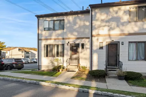 505 Country Club Ln, Pomona, NY 10970