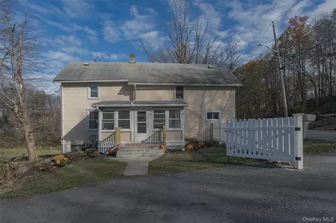 65 Hudson St, Chester, NY 10918