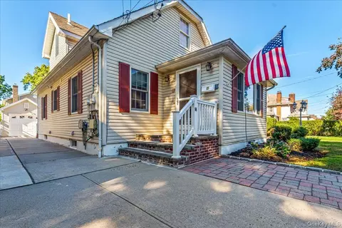 96 Holland Ave, North Hempstead, NY 11001