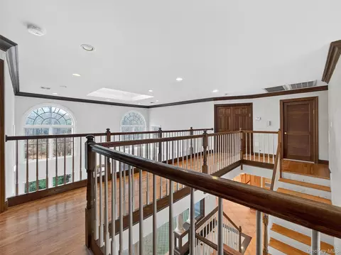 Entry Way - 120 E Willow Tree Rd, Ramapo, NY 10977 photo 4 of 5