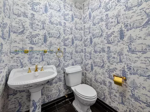 Bath - 120 E Willow Tree Rd, Ramapo, NY 10977 photo 2 of 9