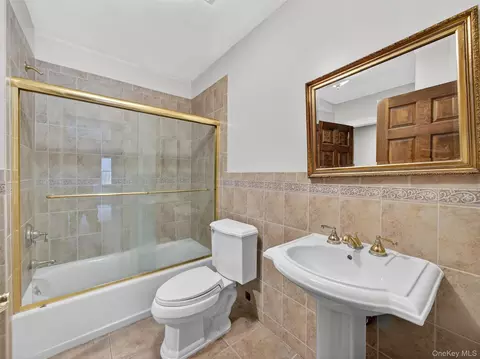 Bath - 120 E Willow Tree Rd, Ramapo, NY 10977 photo 8 of 9